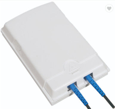 FTTH 2 핵심 광섬유 단자 박스 PC ABS 2 PC SC 어댑터들 실내이 또는 야외입니다