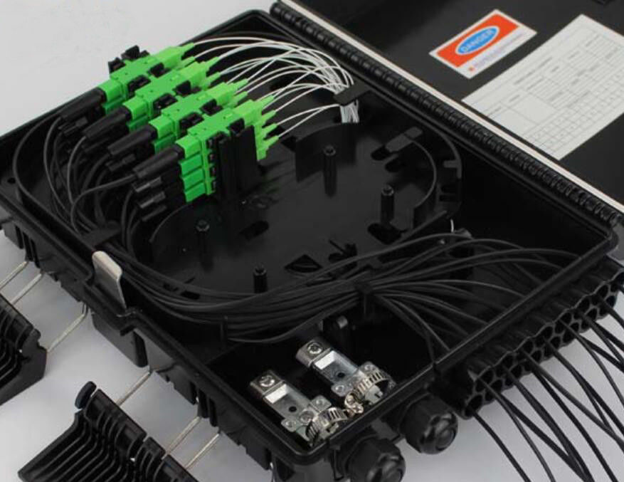 Waterproof Terminal Box 2 Inlet 16 Outlet 16 Ports Ftth Fiber Optic Distribution Box ABS/PC