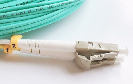 FTTH 2 밀리미터는 LC UPC 광 섬유용 패치 코드 MM OM3 50/125를 이중화합니다