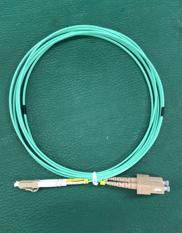 다중 모드 연한 녹청색 섬유 패치 케이블 LC LC 두 부분으로 된 패치 코드 OM3-300 2.0 밀리미터 지름