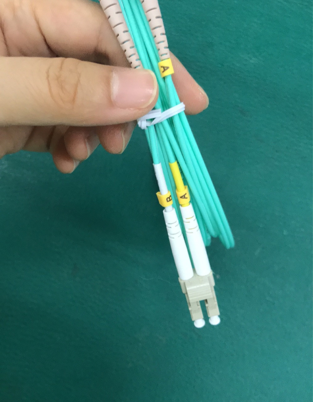 SC LC 광 섬유용 패치 코드 OM3 300 두 부분으로 된 LSZH 재킷 연한 녹청색 색