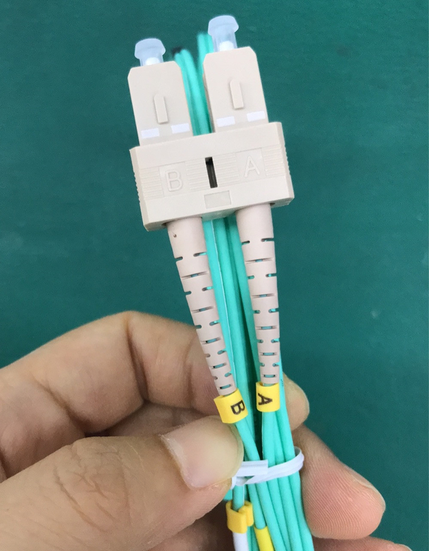 SC LC 광 섬유용 패치 코드 OM3 300 두 부분으로 된 LSZH 재킷 연한 녹청색 색