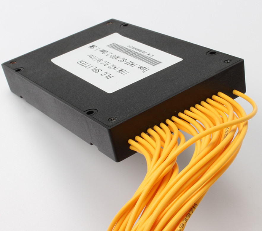 2.0MM 땋아 늘인 머리 1260nm - 1650nm 작업 길이를 위한 SC APC 1x32 분배기 광섬유
